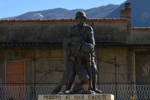 Pereto - Monumento ai Caduti